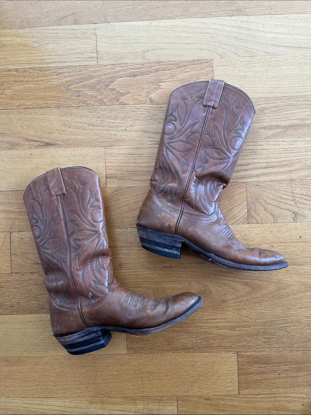Classic Brown Leather Cowboy Boots - Western Style